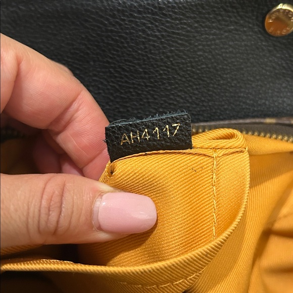 Louis Vuitton Manhattan MM monogram with black leather - Picture 5 of 11